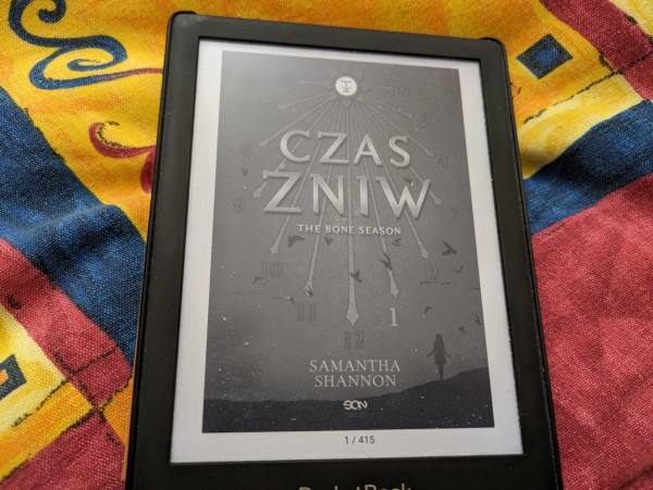 Okładka e-booka "Czas Żniw" Samanthy Shannon. E-book ma 415 stron.