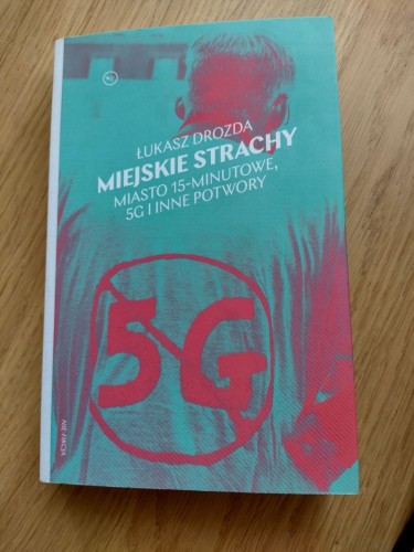 Łukasz Drozda "Miejskie strachy. Miasto 15-minutowe, 5G i inne potwory"