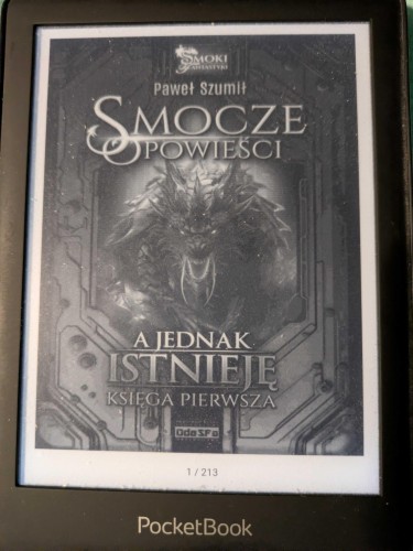 Okładka e-booka "A jednak istnieję" Pawła Szumiła (okładka przedstawia wielkiego smoka). E-book ma 213 stron.