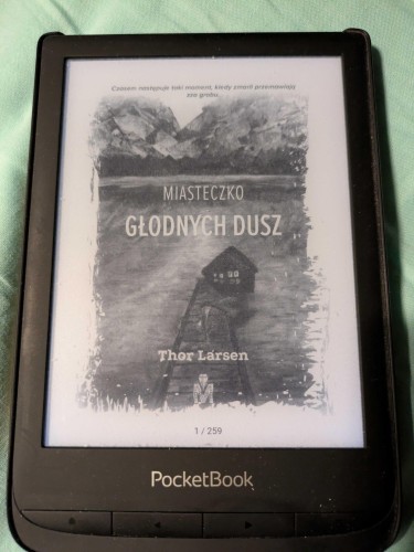 Okładka e-booka "Miasteczko głodnych dusz" Thora Larsena. E-book ma 259 stron.