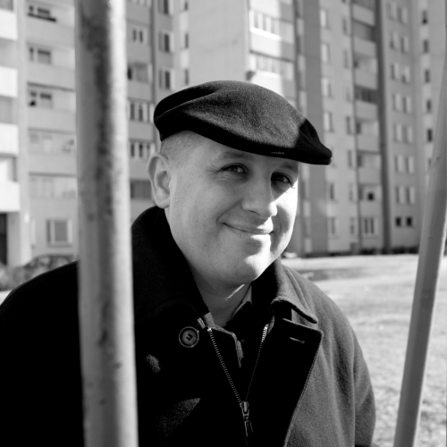 Czarno–białe zdjęcie Marcina Wichy.