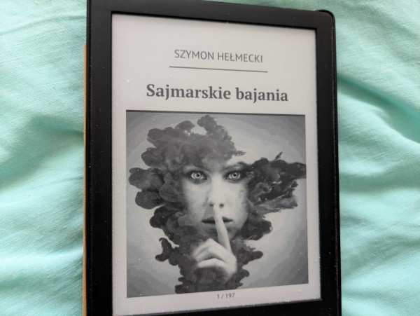 Okładka e-booka "Sajmarskie bajania" Szymona Hełmeckiego. E-book ma 197 stron.