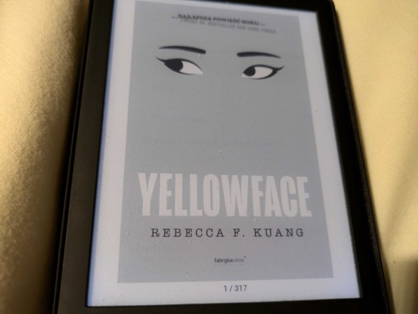 Okładka e-booka "Yellowface" autorstwa Rebecci F. Kuang. E-book ma 317 stron.