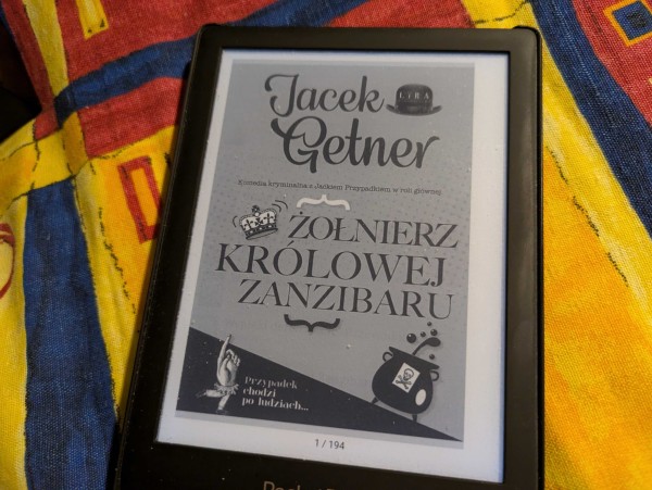 Okładka e-booka "Żołnierz królowej Zanzibaru" Jacka Getnera. E-book ma 194 strony.