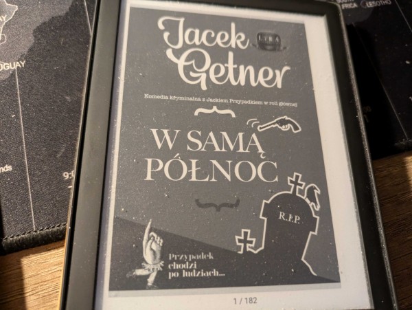 Okładka e-booka "W samą północ" Jacka Getnera. E-book ma 182 strony.