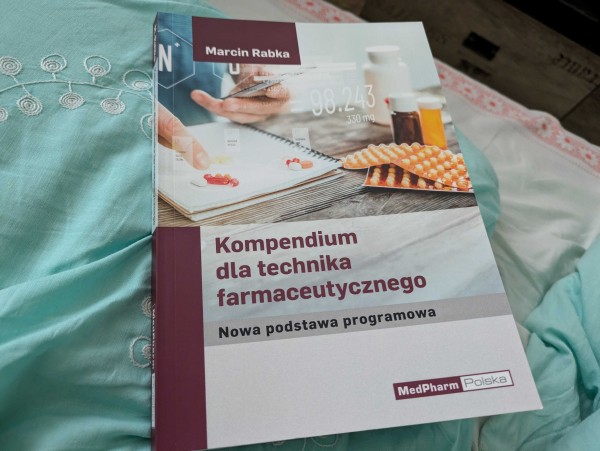 Zdjęcie książki "Kompendium dla technika farmaceutycznego. Nowa podstawa programowa" autorstwa Marcina Rabki.