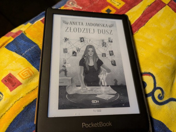 Okładka e-booka "Złodziej dusz" Anety Jadowskiej. E-book ma 322 strony.