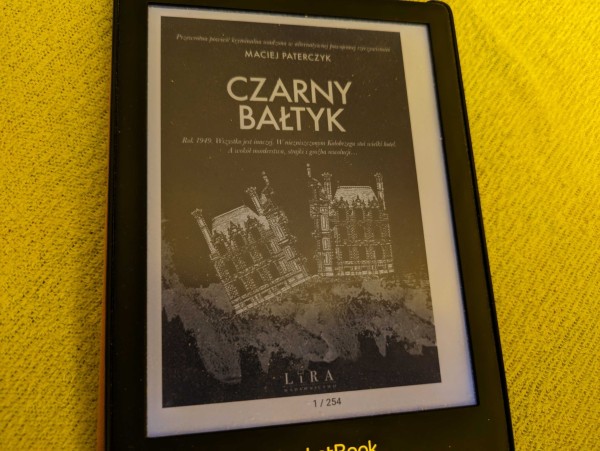 Okładka e-booka "Czarny Bałtyk" Macieja Paterczyka. E-book ma 254 strony.