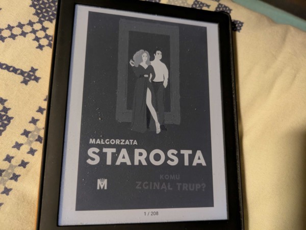 Okładka e-booka "Komu zginął trup?" Małgorzaty Starosty. E-book ma 208 stron.