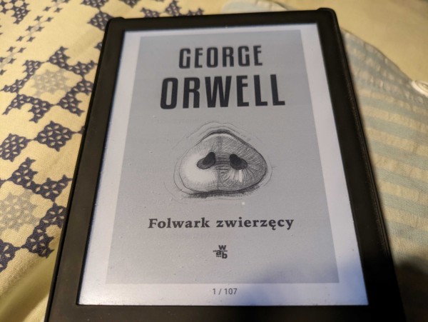Okładka e-booka "Folwark zwierzęcy" George'a Orwella. E-book ma 107 stron.